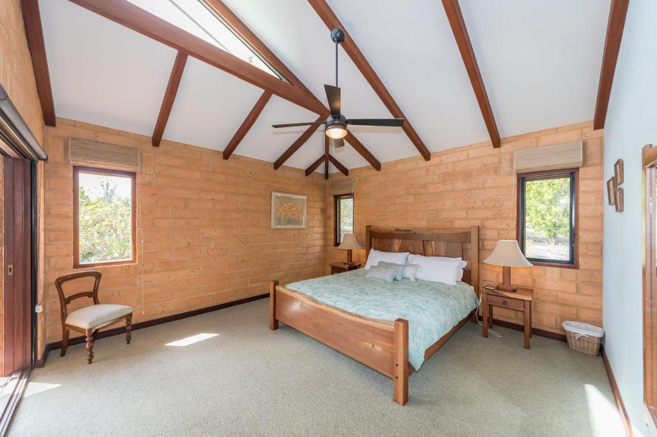Clarendon Forest Retreat Country house
